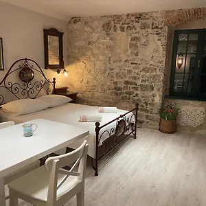 https://luxury-apartment-palace-j-l.splithotels.org